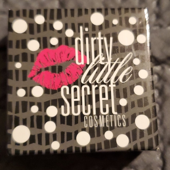 Dirty Little Secret Bronzer - Picture 3 of 4